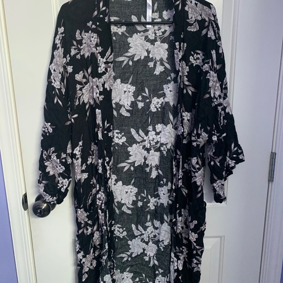 Flower Kimono - Picture 2 of 4